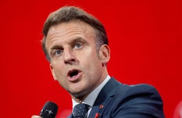 Francia prohibirá el uso de redes sociales a menores de 15 años, advierte Macron