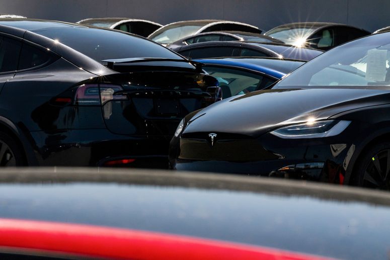 Tesla despliega un servicio de taxi en San Francisco, pero no con robotaxis