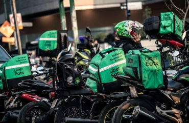 Uber quiere convertirse en el Kleenex de los robotaxis