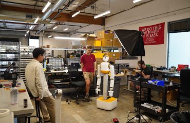 Este robot doméstico limpia mesas y carga el lavavajillas sin ayuda humana