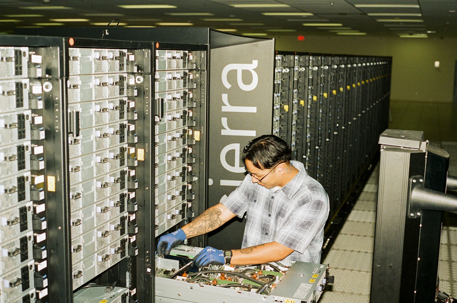 Por qué no es nada fácil desmantelar una supercomputadora de 325 millones de dólares