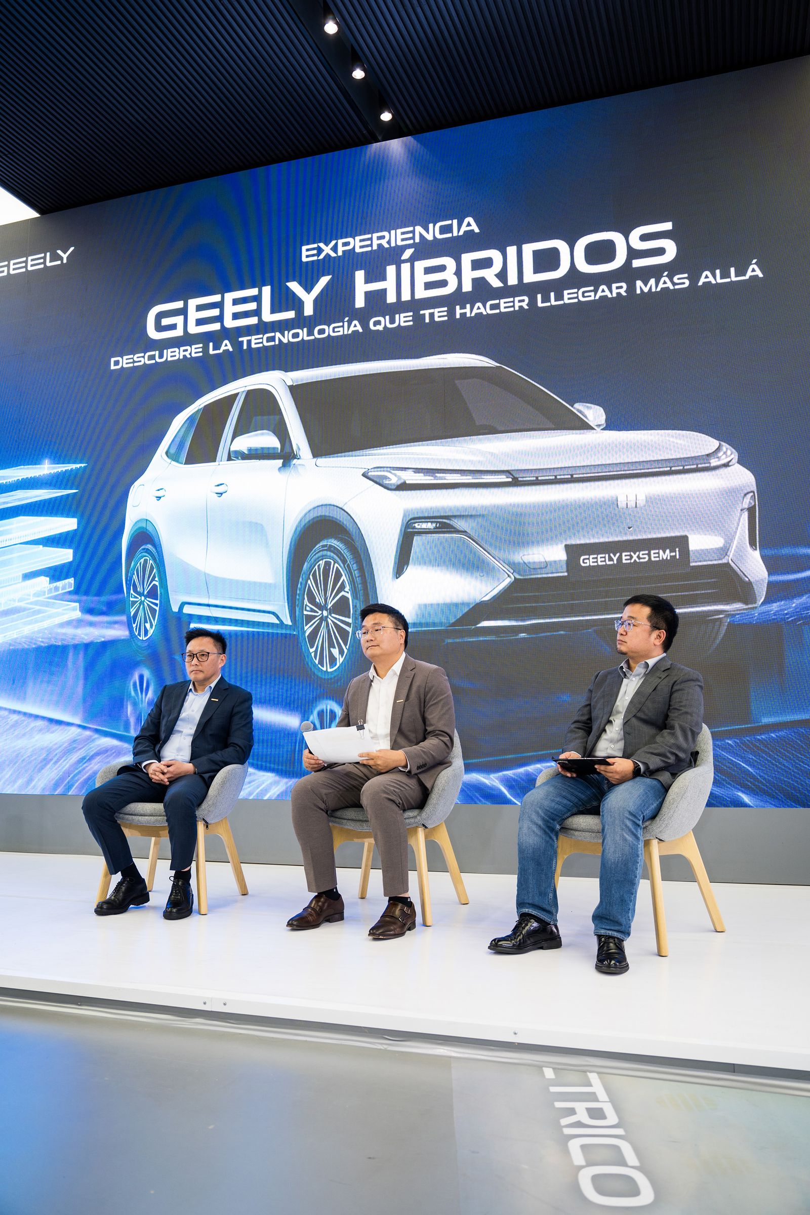 GEELY apuesta por los autos híbridos en México con IA