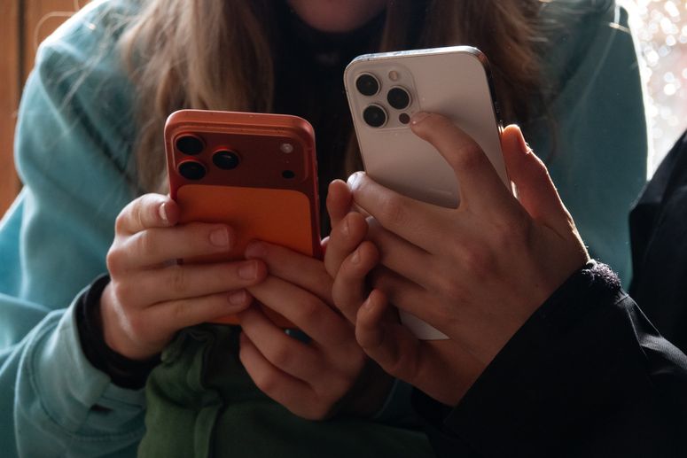 Menores de 16 años podrían quedar fuera de las redes sociales en Canadá