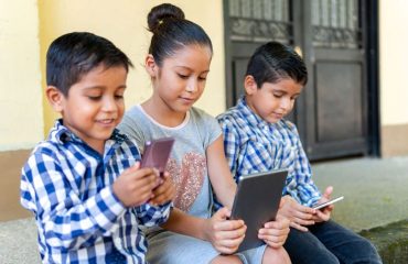Sheinbaum plantea limitar el uso de smartphones entre menores y regular la IA