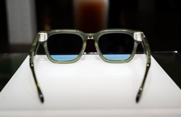 Meta empezará a cobrar las funciones de sus lentes inteligentes
